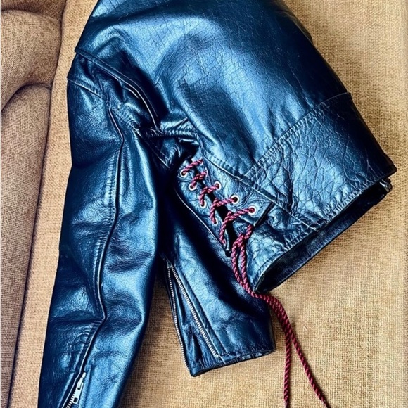 Vintage Genuine Leather Jacket! 🖤 - Picture 5 of 11